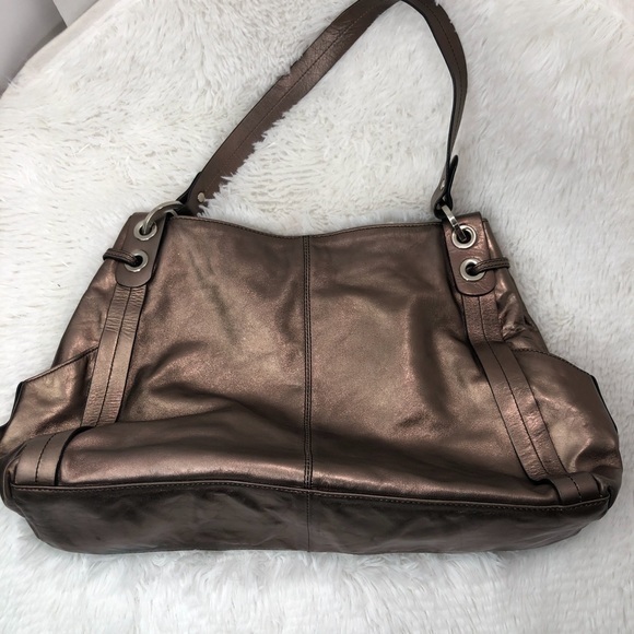 Kenneth Cole Handbags - KENNETH COLE Metallic Shoulder Bag. EUC.